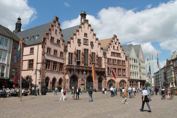 488144_10151964237100038_1548663599_n